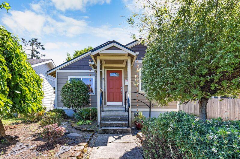 House for rent at 7204 N Central St, Portland, OR 97203