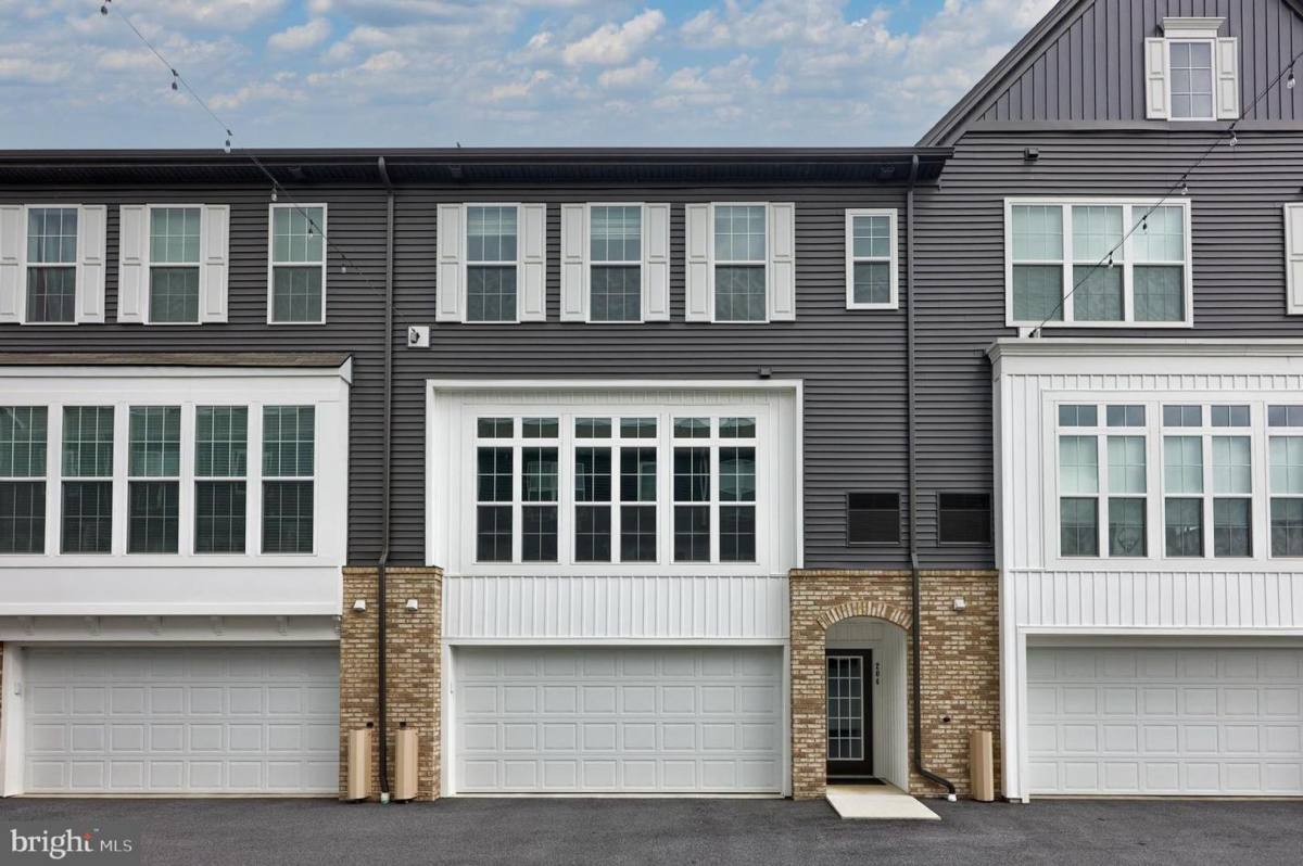 Townhouse for rent at 204 Mayer Place, Lancaster, PA 17601