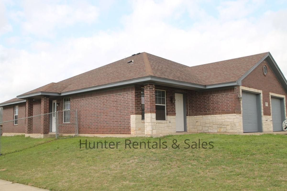 Townhouse for rent at 3010-A Baldwin Lp, Killeen, TX 76549