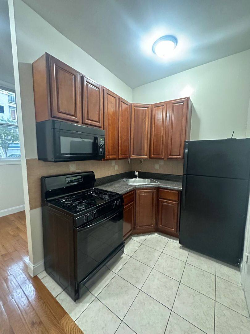 Apartment for rent at 700 Bergenline Ave, Union City, NJ 07087