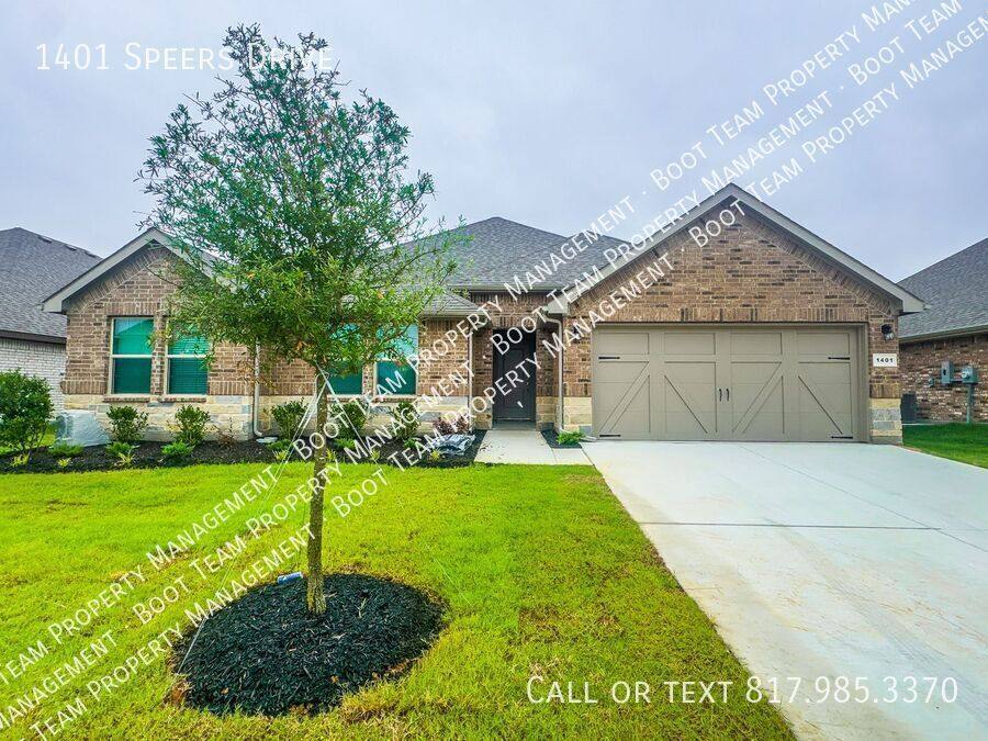 House for rent at 1401 Speers Dr, Mansfield, TX 76063