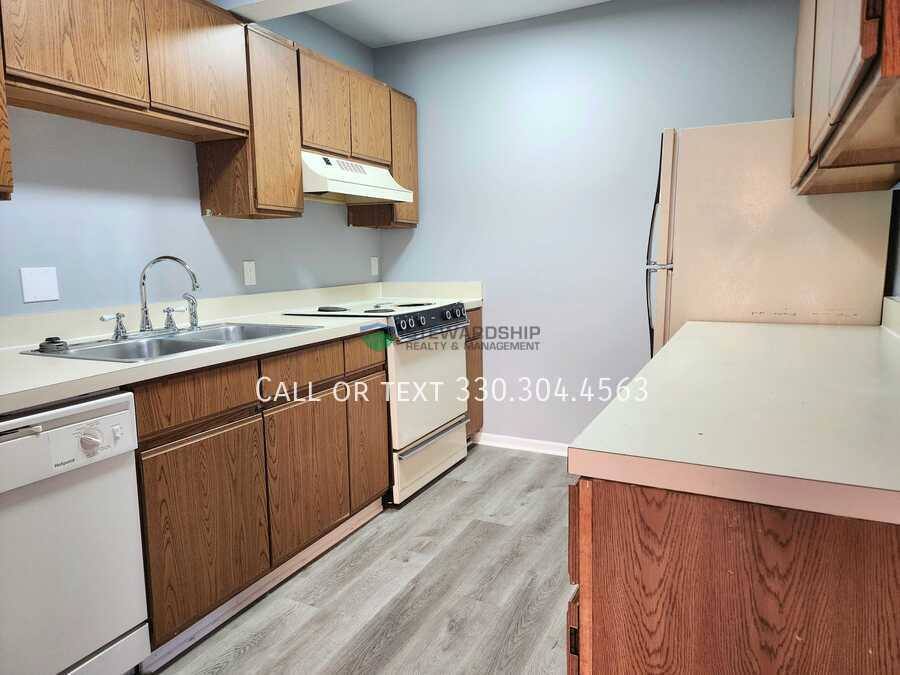 Townhouse for rent at 695 Carroll St, Akron, OH 44304