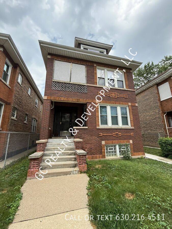 Apartment for rent at 6555 S Washtenaw Ave #1, Chicago, IL 60629