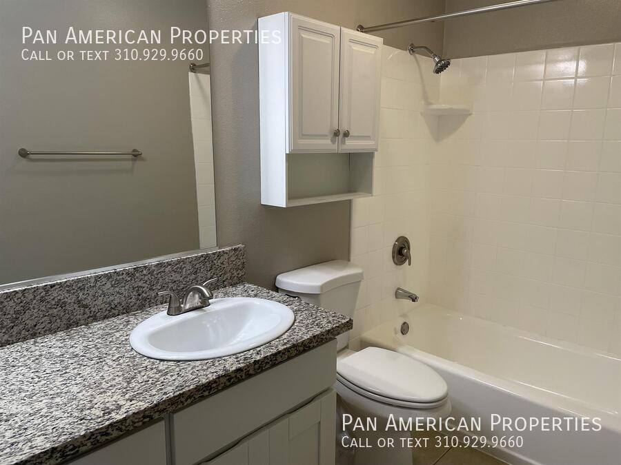 Apartment for rent at 400 Merrimac Way #11A, Costa Mesa, CA 92626