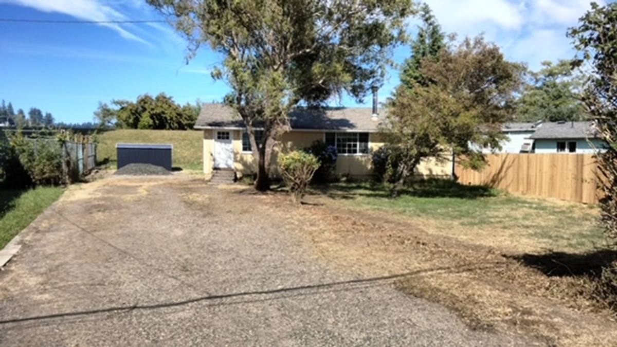 House for rent at 626 N 7th St, Reedsport, OR 97467