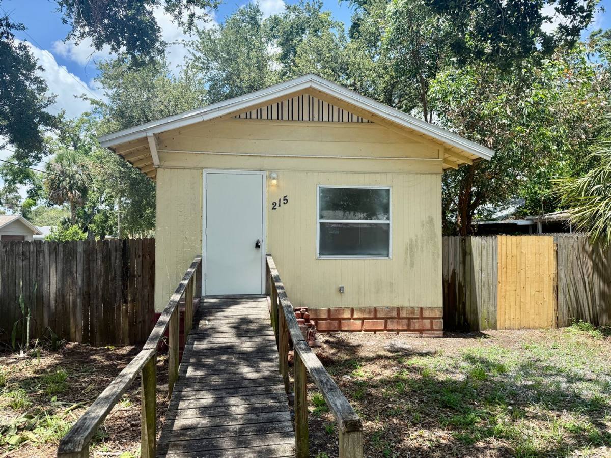 House for rent at 215 35th St S, Saint Petersburg, FL 33711
