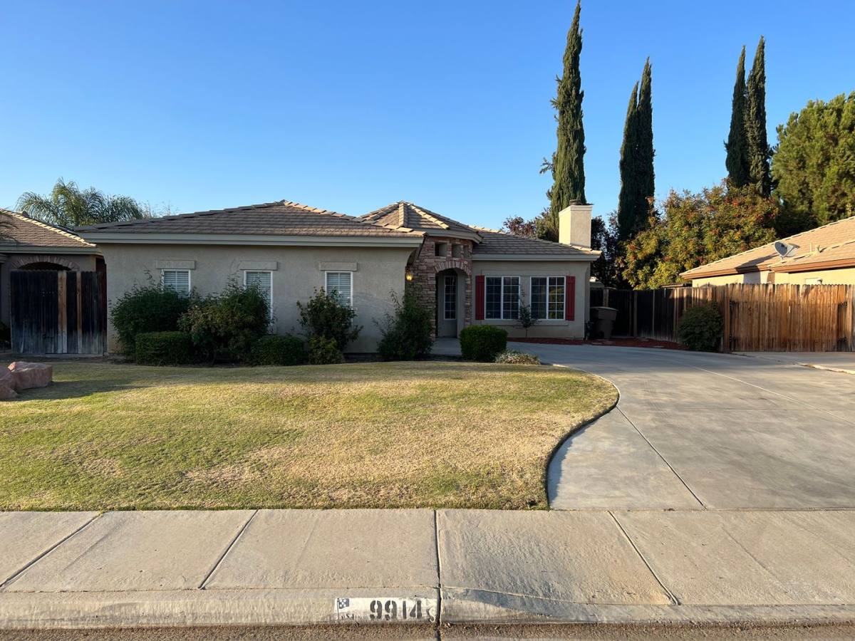 House for rent at 9914 Paper Moon Way, Bakersfield, CA 93312