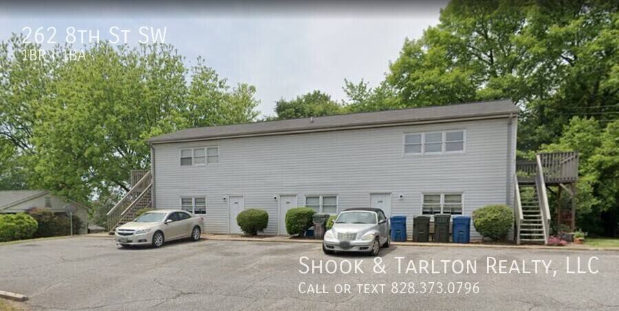 Apartment for rent at 262 8th St SW, Hickory, NC 28602