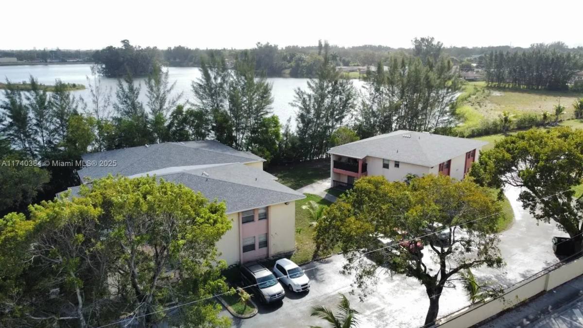 Apartment for rent at 11515 NW 22nd Ave, Miami, FL 33167