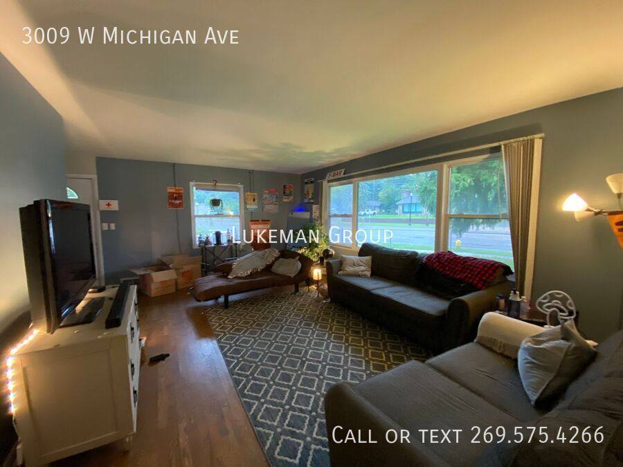 House for rent at 3009 W Michigan Ave, Kalamazoo, MI 49006