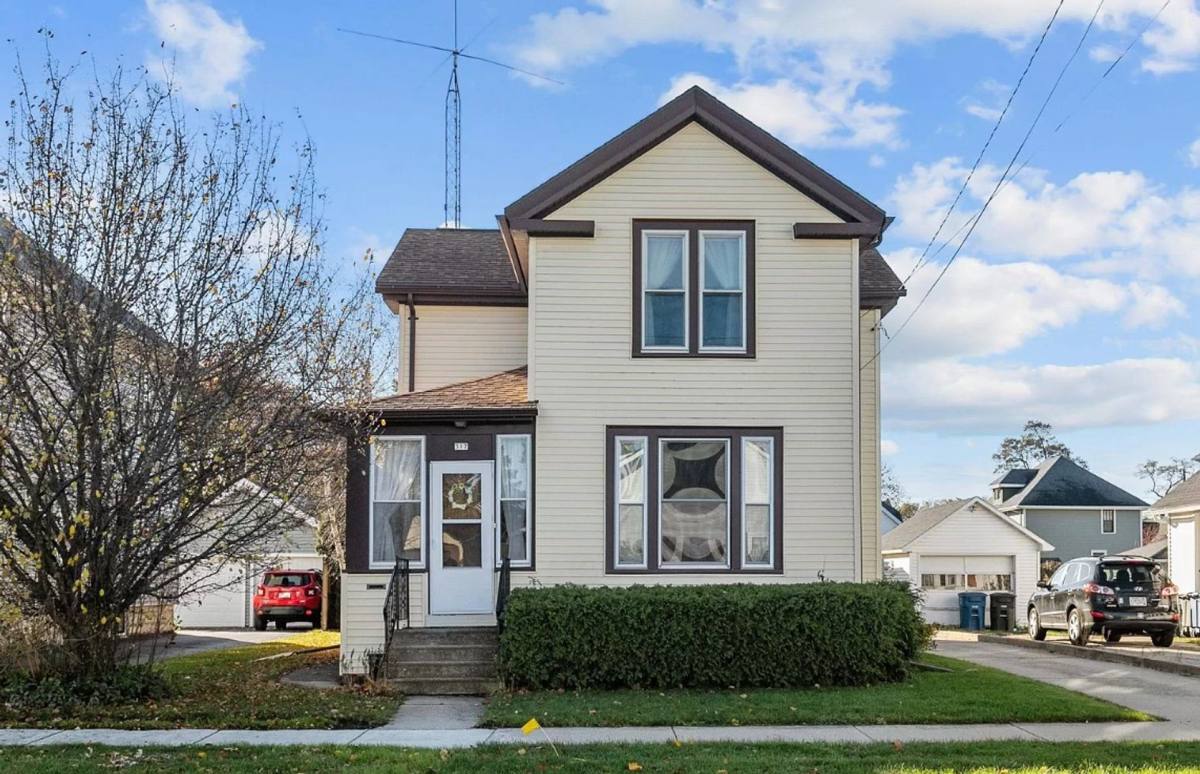 Apartment for rent at 317 W 14th Ave, Oshkosh, WI 54902
