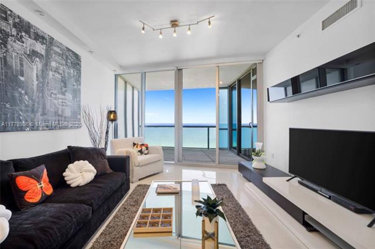 Apartment for rent at 17121 Collins Ave Appt, North Miami Beach, FL 33160