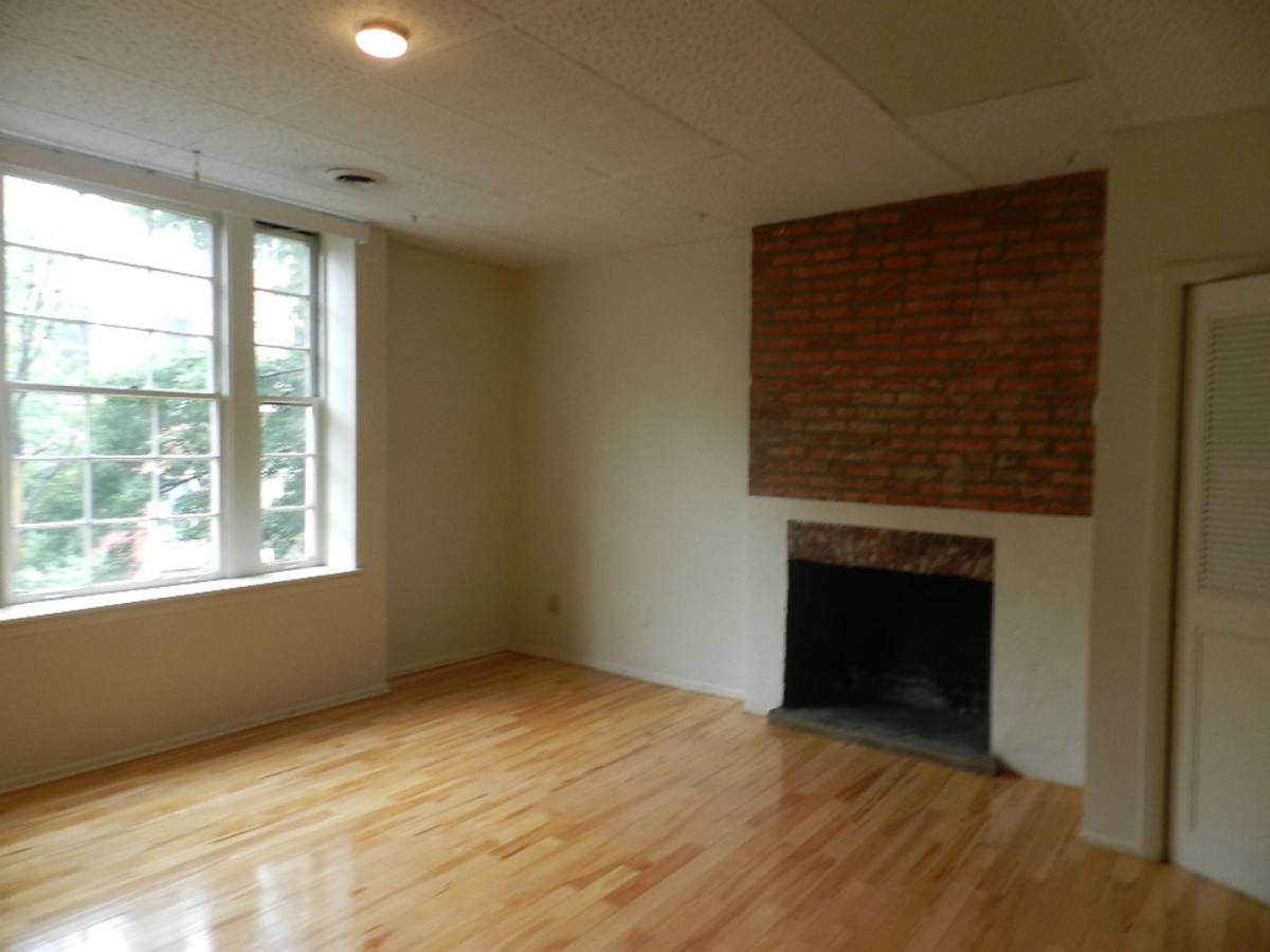Apartment for rent at 931 Spruce St, Philadelphia, PA 19107
