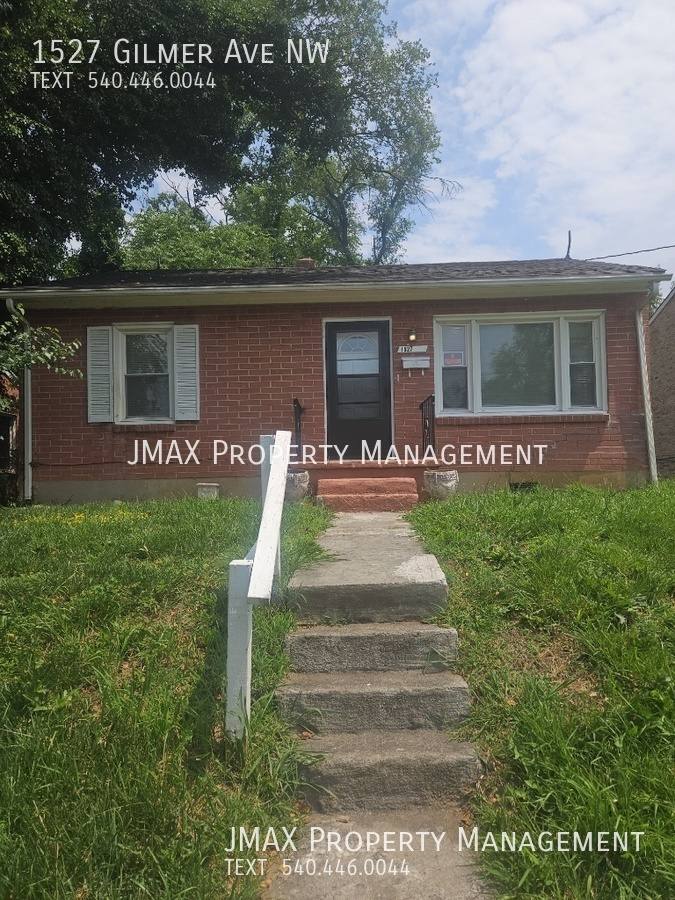 House for rent at 1527 Gilmer Ave NW, Roanoke, VA 24017