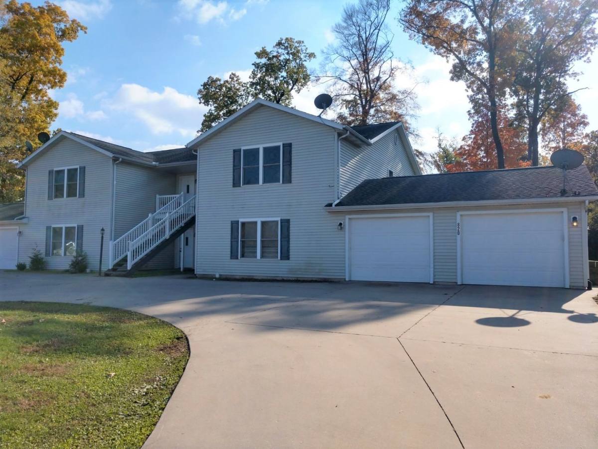 Apartment for rent at 820 Antler Dr, Middlebury, IN 46540