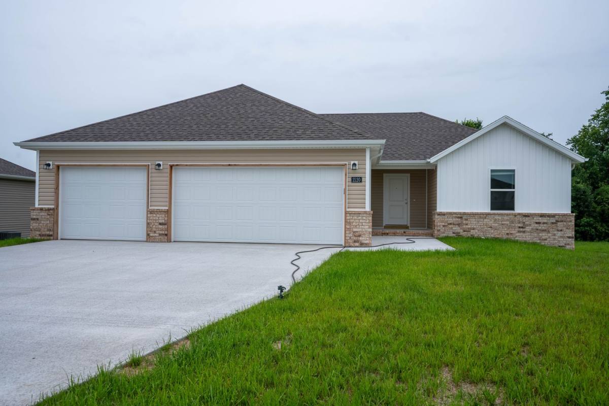 House for rent at 1365 Kay St, Bolivar, MO 65613