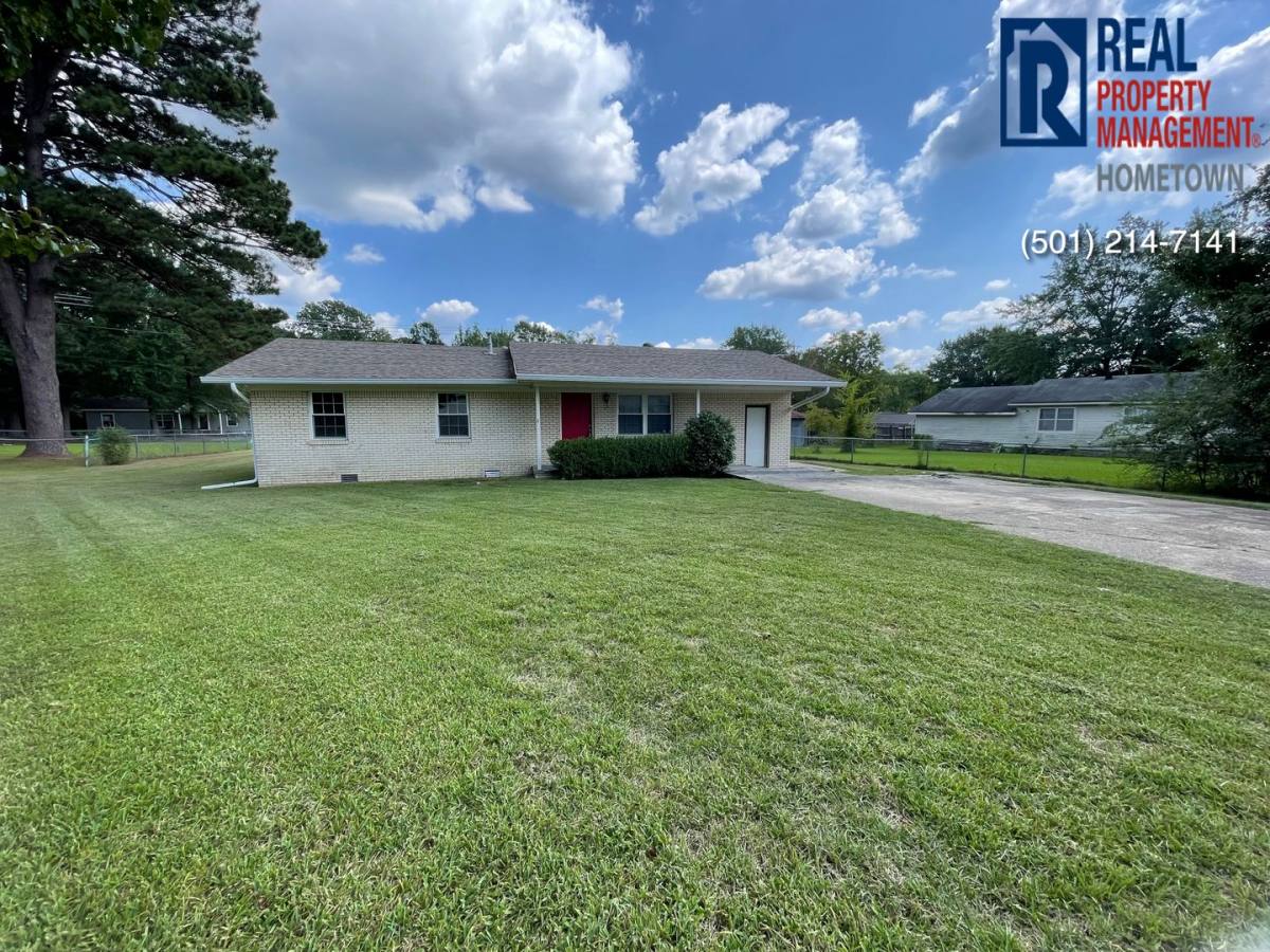 House for rent at 2415 N Lakeview Dr, Benton, AR 72015