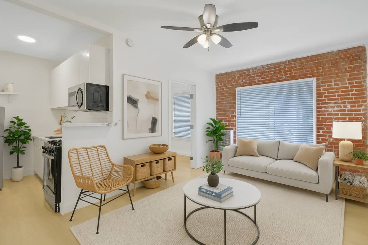 Apartment for rent at 401 S Kenmore Ave, Los Angeles, CA 90020