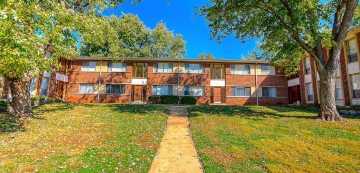 Apartment for rent at 185 Reeb Lane, Florissant, MO 63031