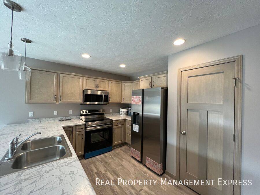 Townhouse for rent at 2116 S Ronsiek Ave, Sioux Falls, SD 57106