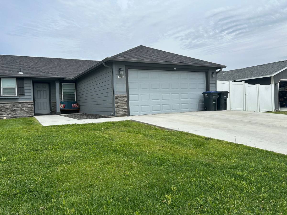 House for rent at 1308 W Javelin Dr, Moses Lake, WA 98837