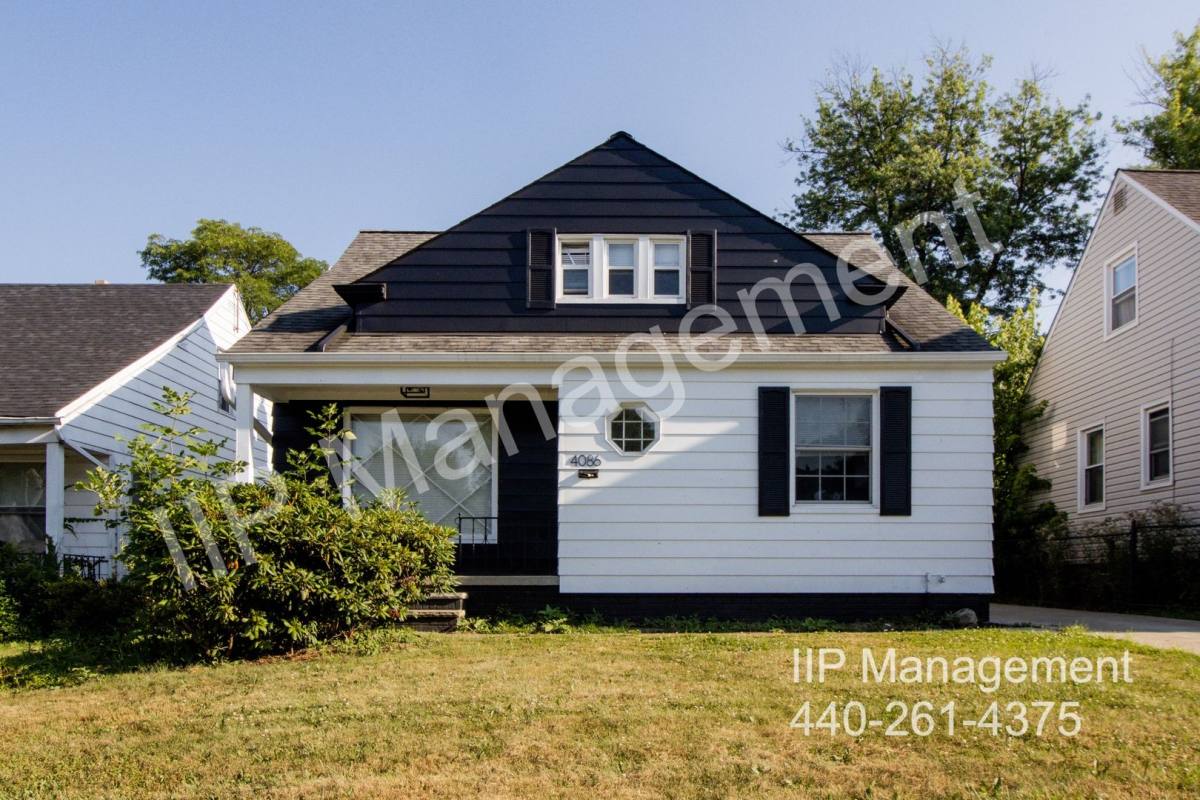 House for rent at 4086 Hinsdale Rd, Cleveland, OH 44121