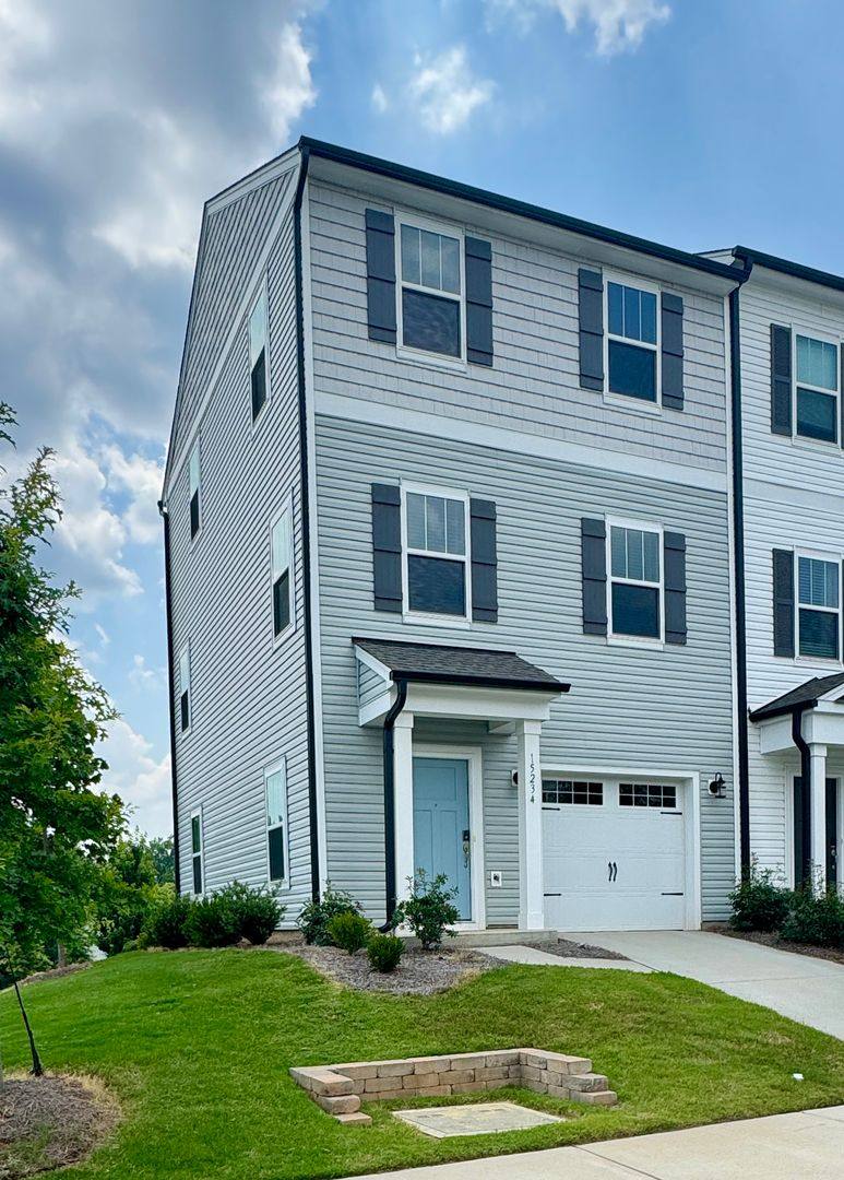 Townhouse for rent at 15234 Scoter St, Charlotte, NC 28262