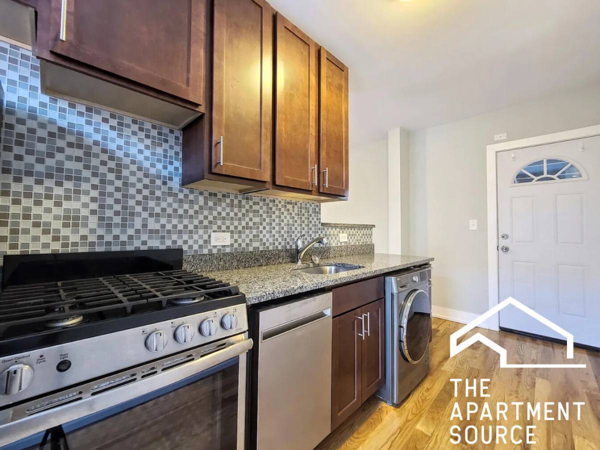 Apartment for rent at 2914 N Mildred Ave, Chicago, IL 60657
