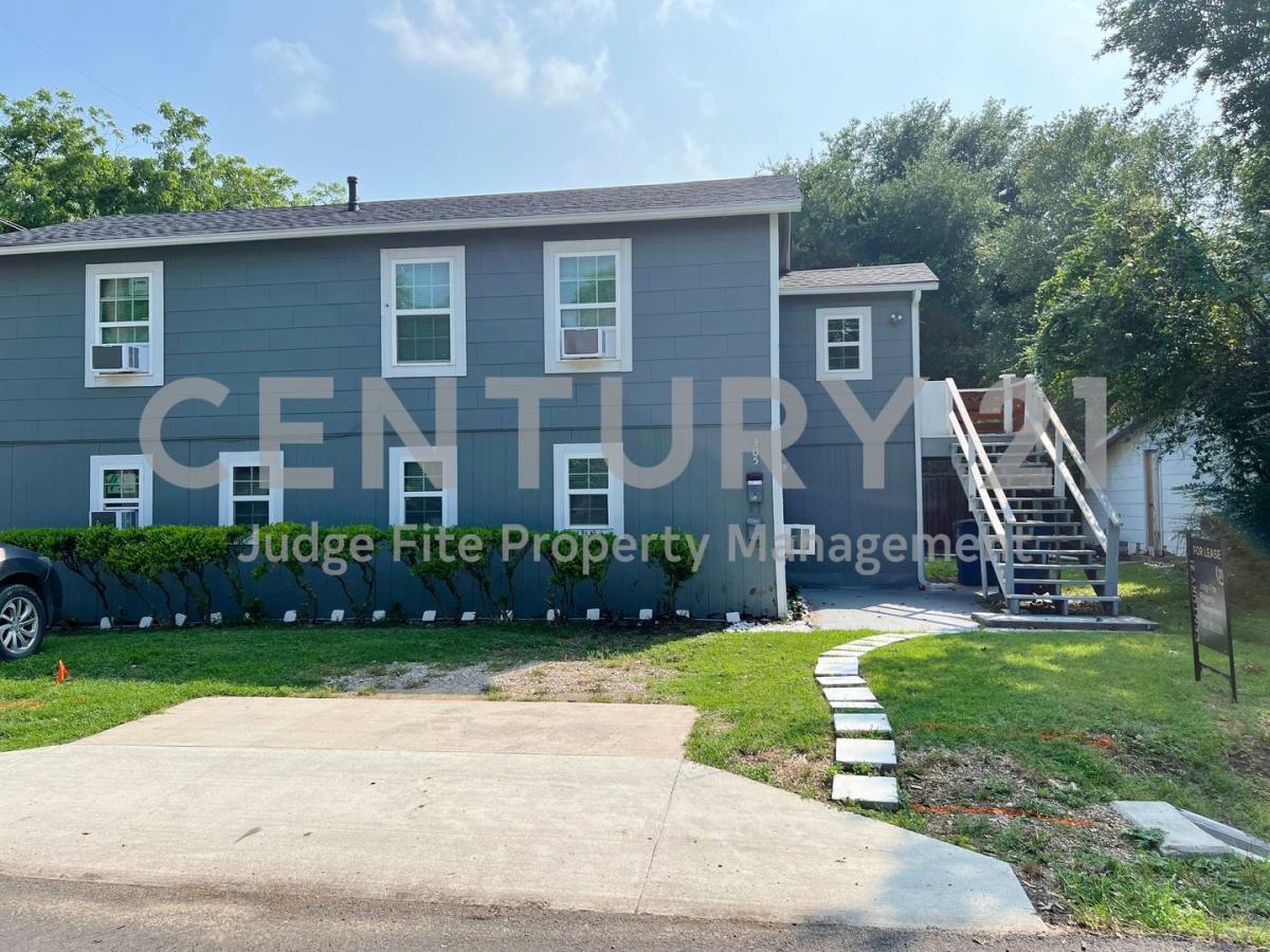 House for rent at 305 S Preston St, Ennis, TX 75119