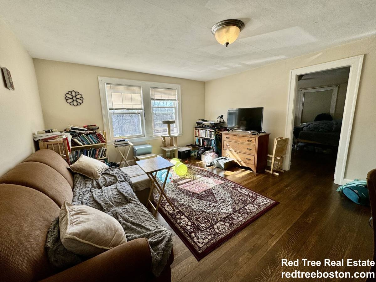 Apartment for rent at 4907 Washington St #3L, West Roxbury, MA 02132