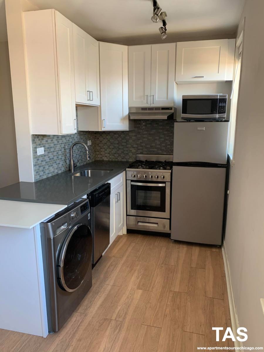 Apartment for rent at 511 W Belmont Ave #8, Chicago, IL 60657