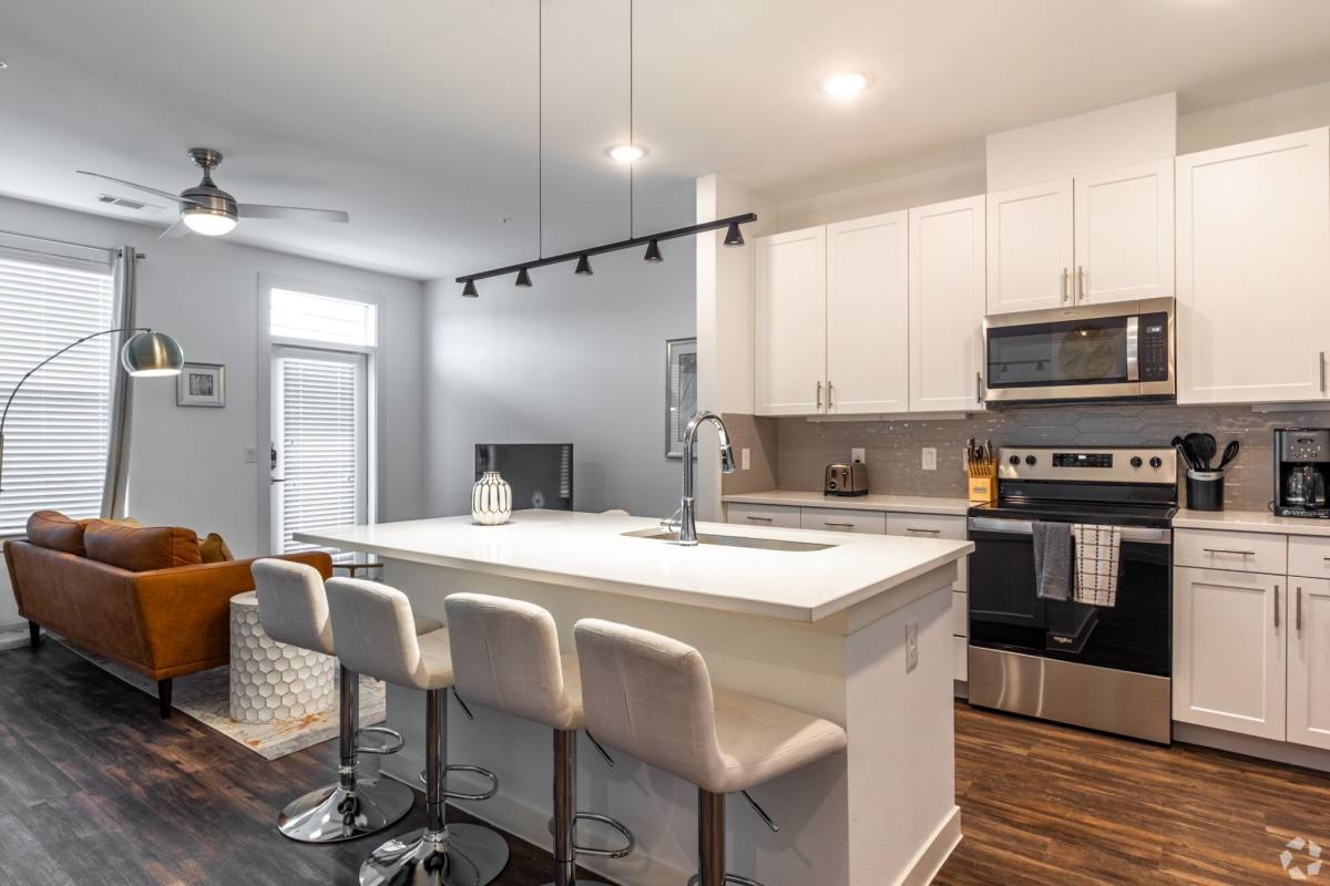 Apartment for rent at 1000 Fort Worth Ave #711, Dallas, TX 75208
