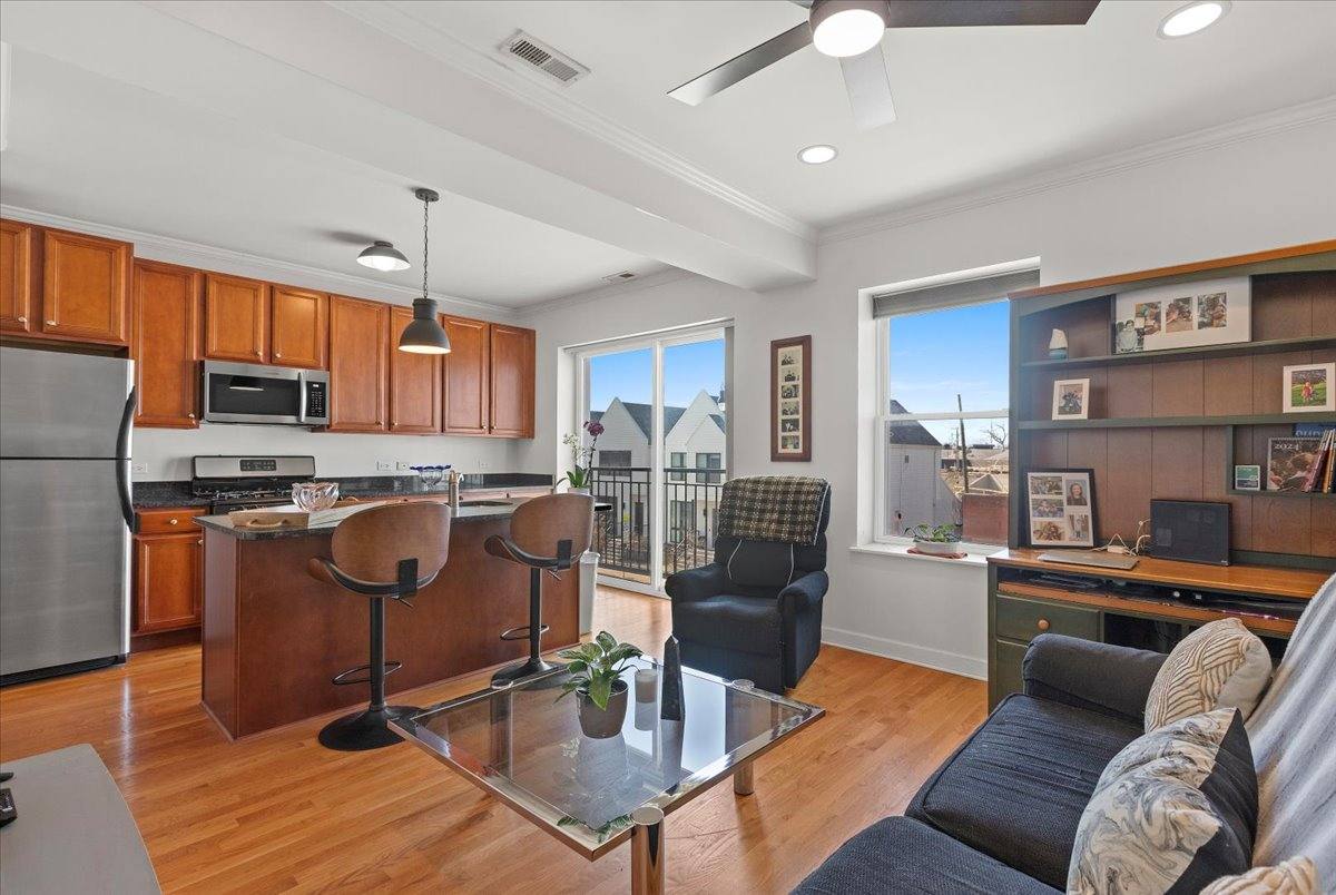 Condo for rent at 3741 N Milwaukee #208, Chicago, IL 60641