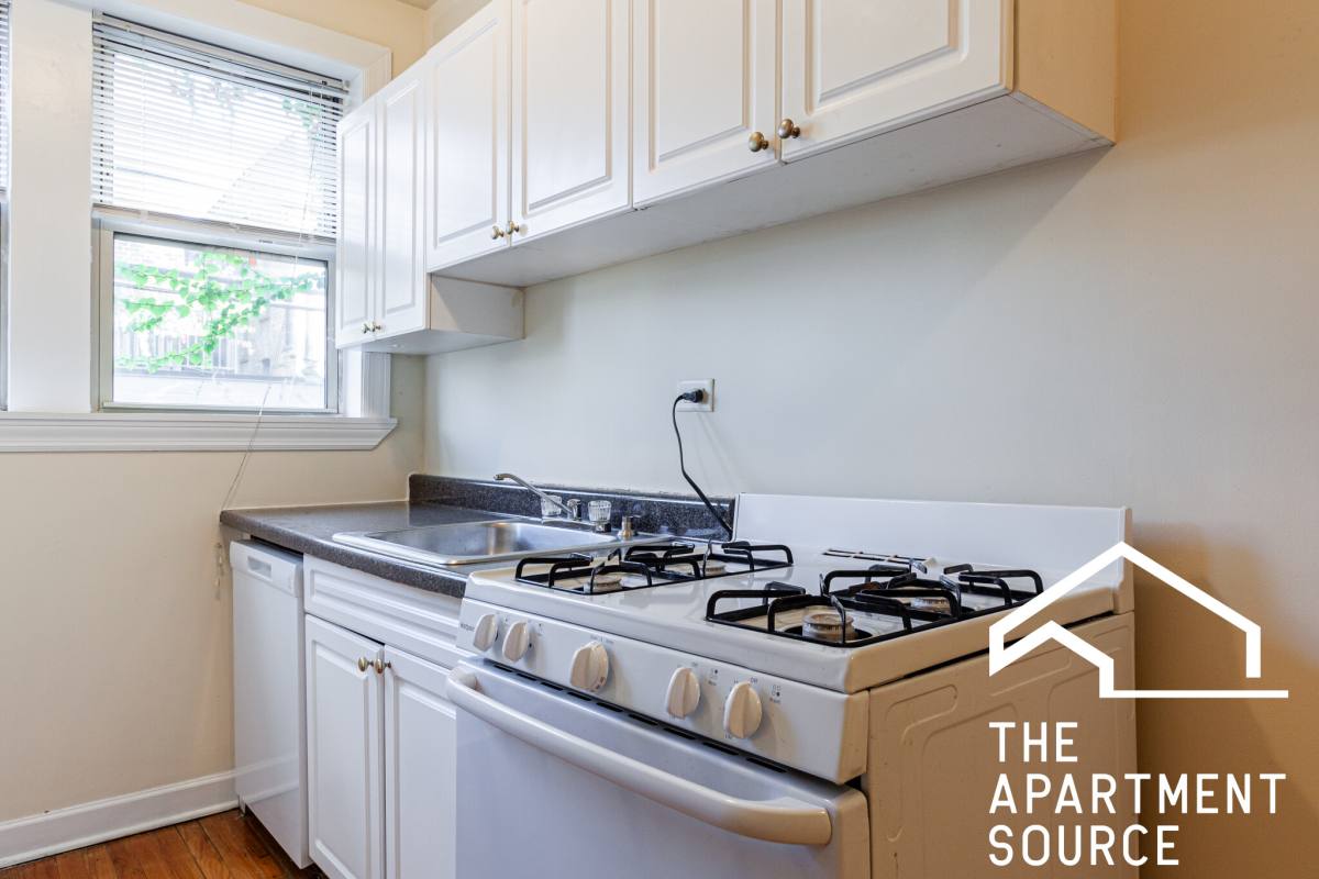 Apartment for rent at 556 W Aldine Ave #W1, Chicago, IL 60657