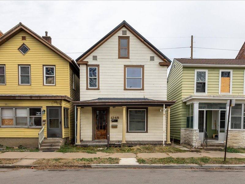 Apartment for rent at 1248 1 2 Jackson St, Dubuque, IA 52001