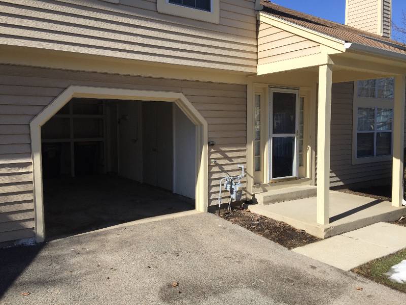 Townhouse for rent at 2 Acorn, Streamwood, IL 60107