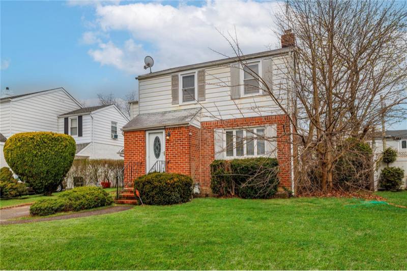 House for rent at 66 Nassau St, Elmont, NY 11003