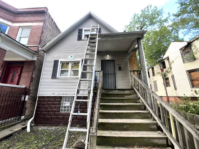 House for rent at 6942 S Carpenter St, Chicago, IL 60621