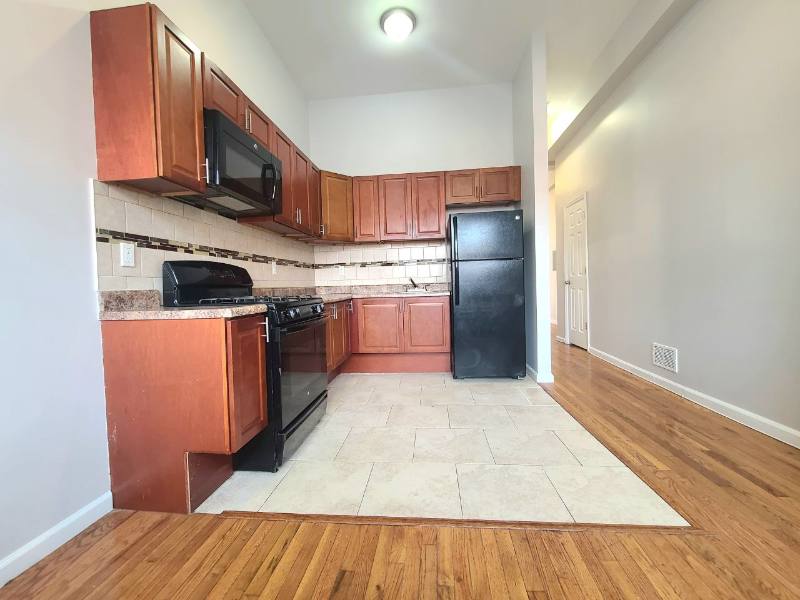 Apartment for rent at 5 Hayward St #1L, East Orange, NJ 07017