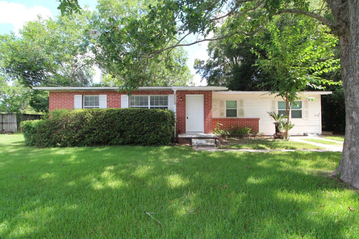 Townhouse for rent at 610-A Herschel St, Pensacola, FL 32534