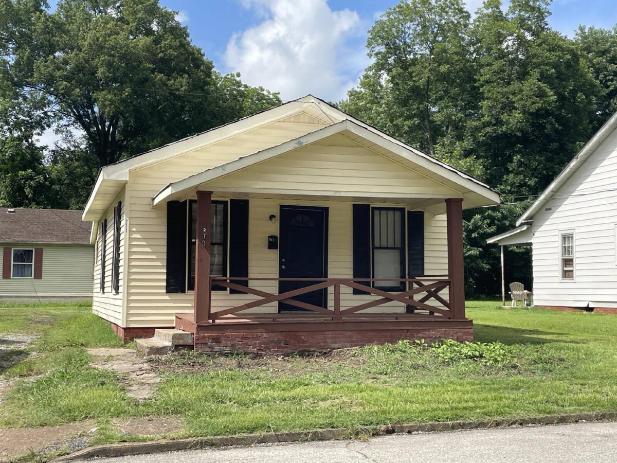 House for rent at 211 Lee St, Martin, TN 38237