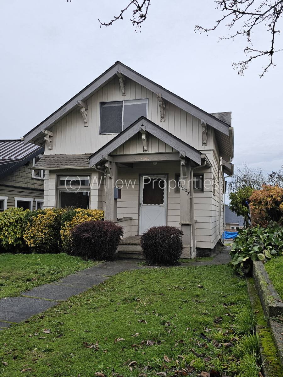 House for rent at 1007 E 31st St, Tacoma, WA 98404