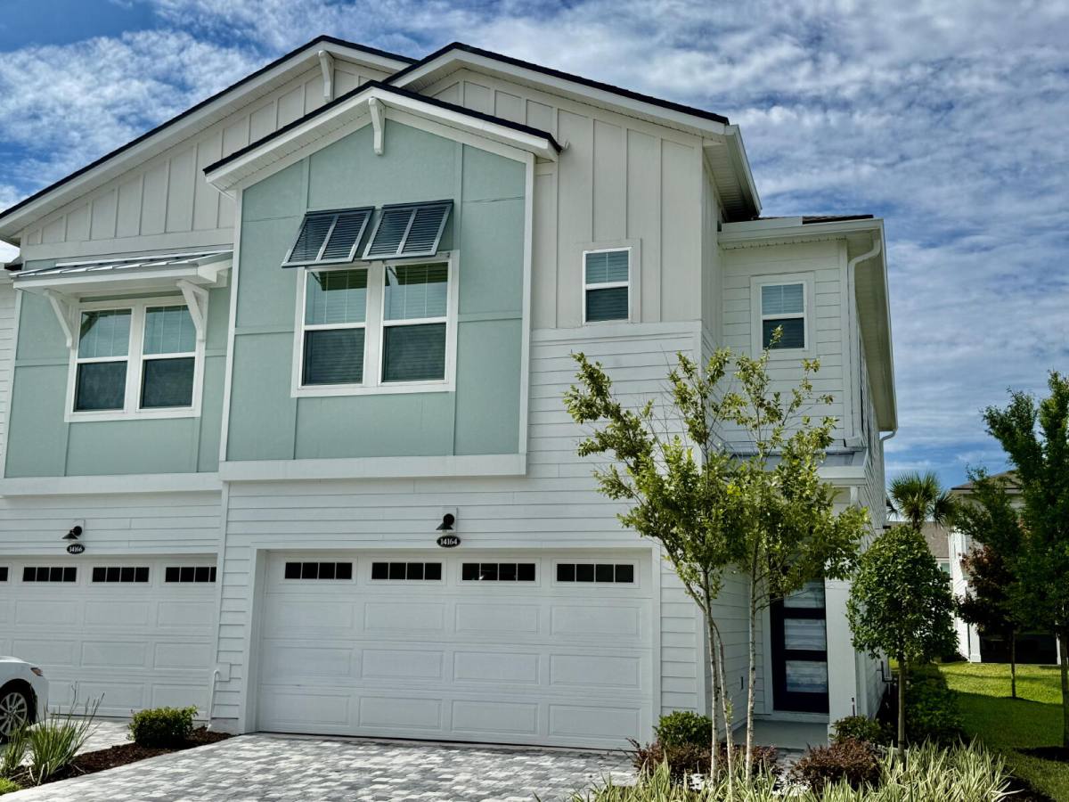 Townhouse for rent at 14164 Backbarrier Rd, Jacksonville, FL 32224