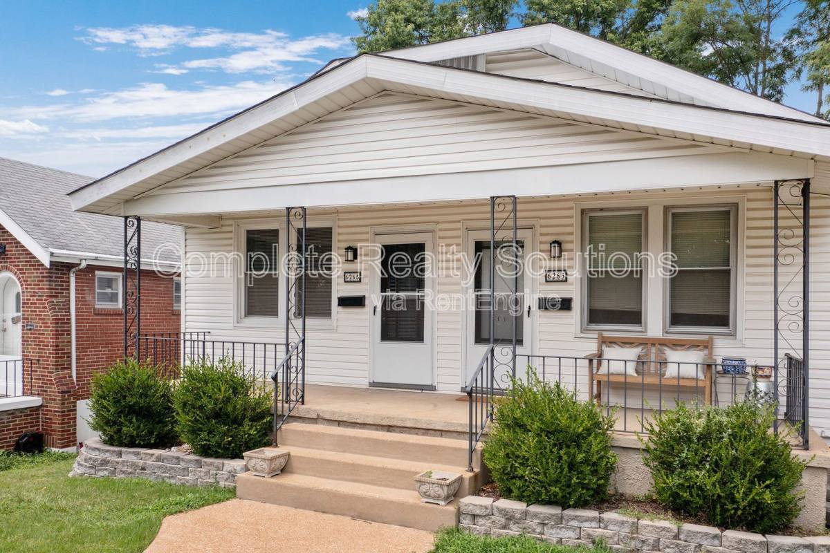 Townhouse for rent at 6265 Hoffman Ave, Saint Louis, MO 63139