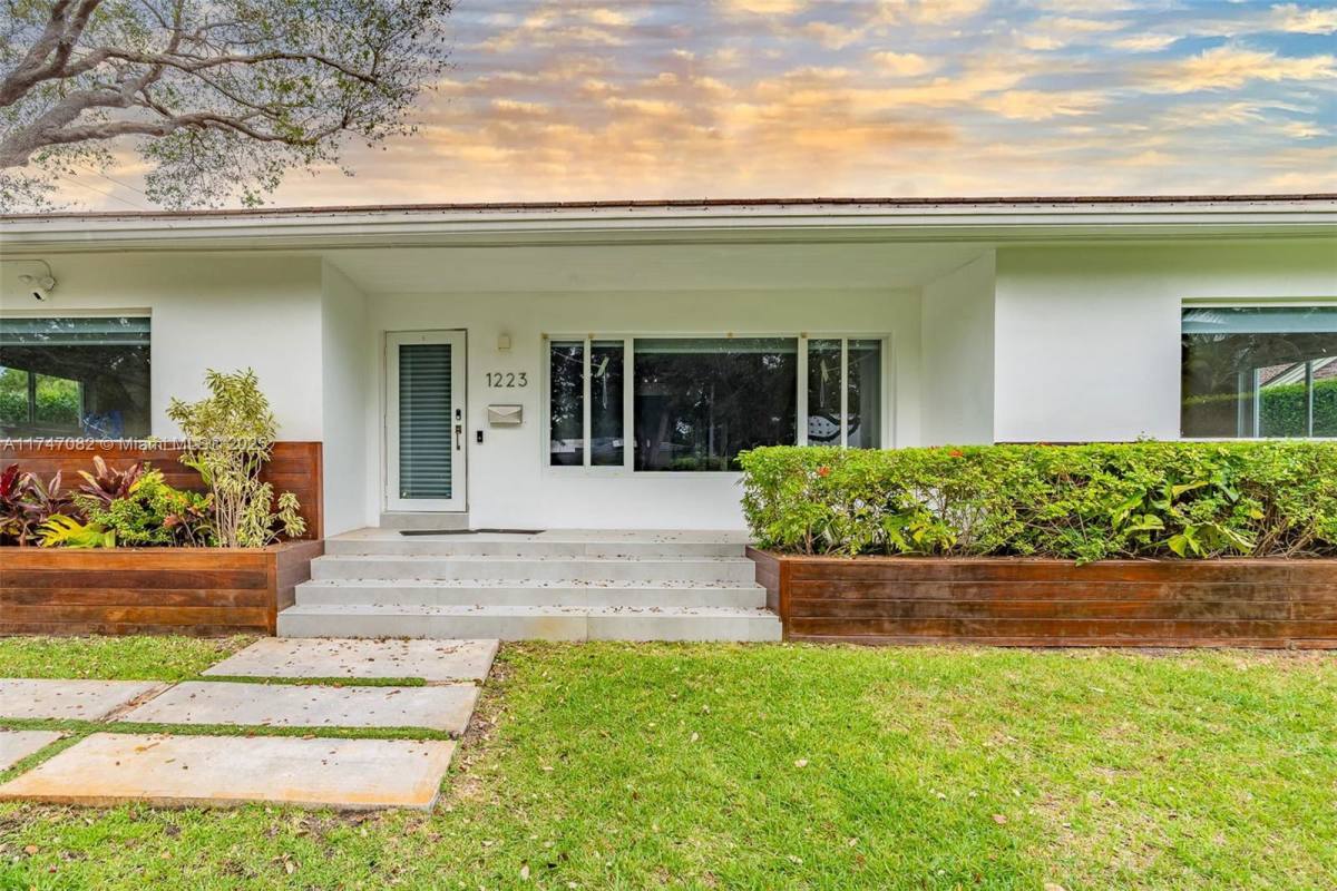 House for rent at 1223 NE 102nd St, Miami, FL 33138