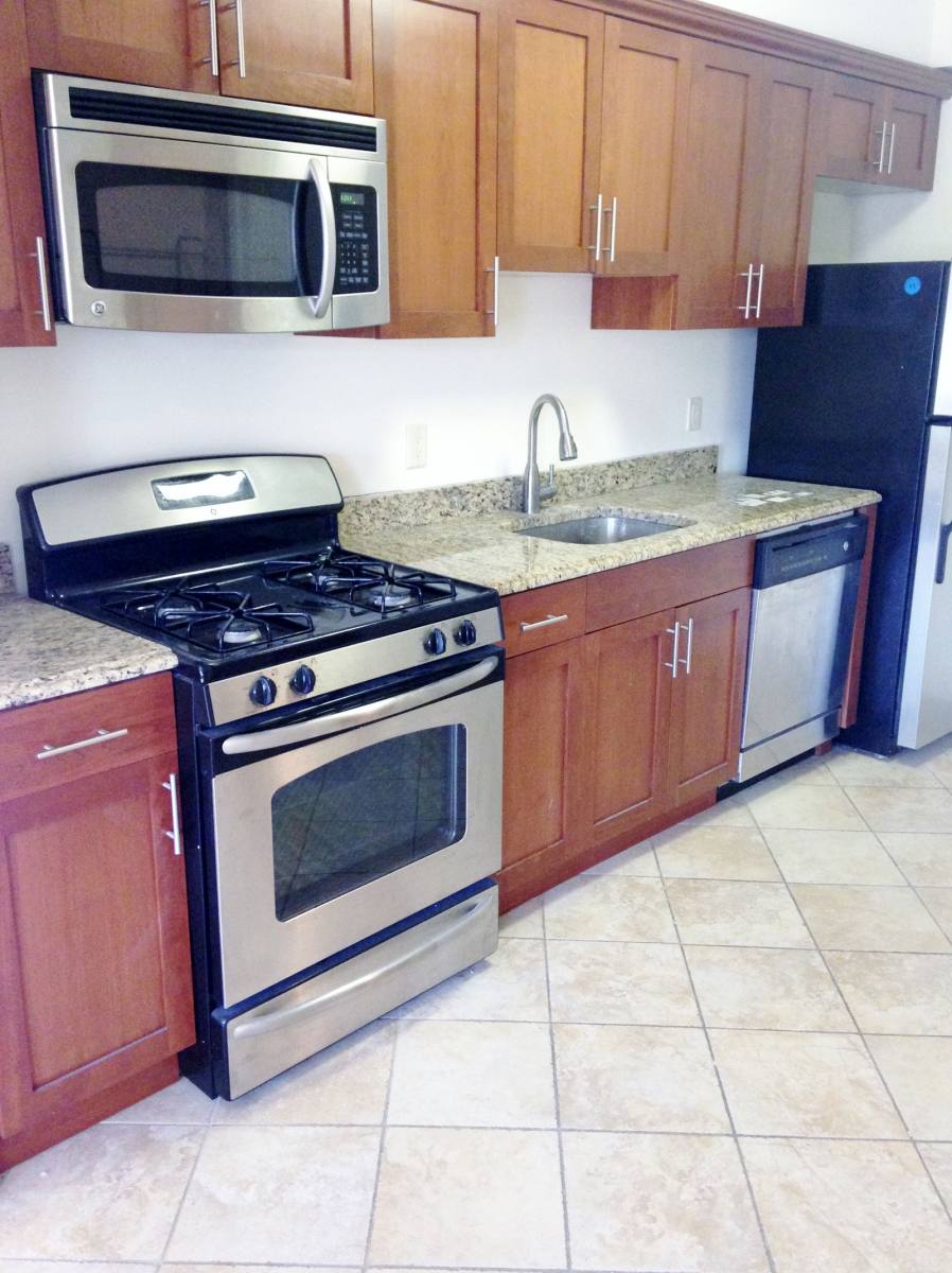Apartment for rent at 2450 Lemoine Ave #B, Fort Lee, NJ 07024