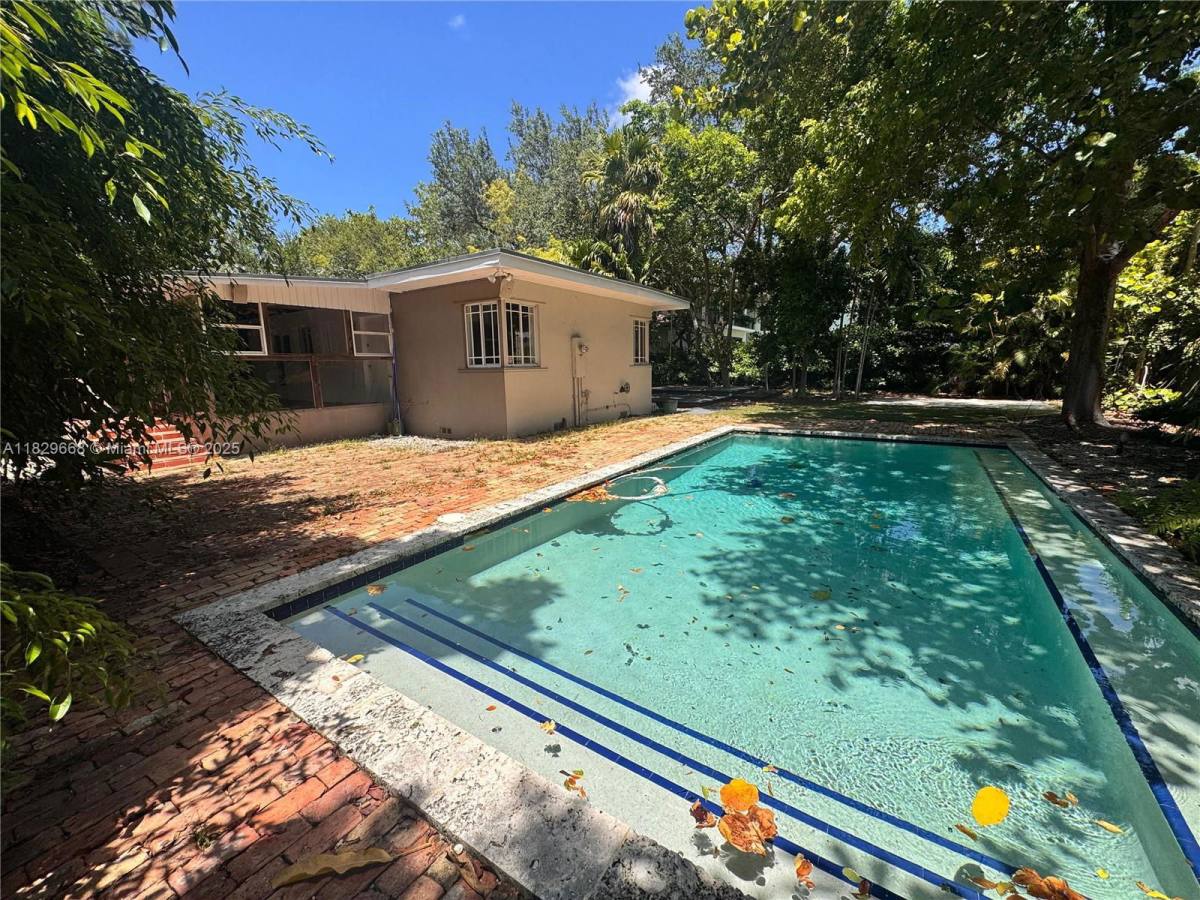 House for rent at 5930 SW 80th St, Miami, FL 33143