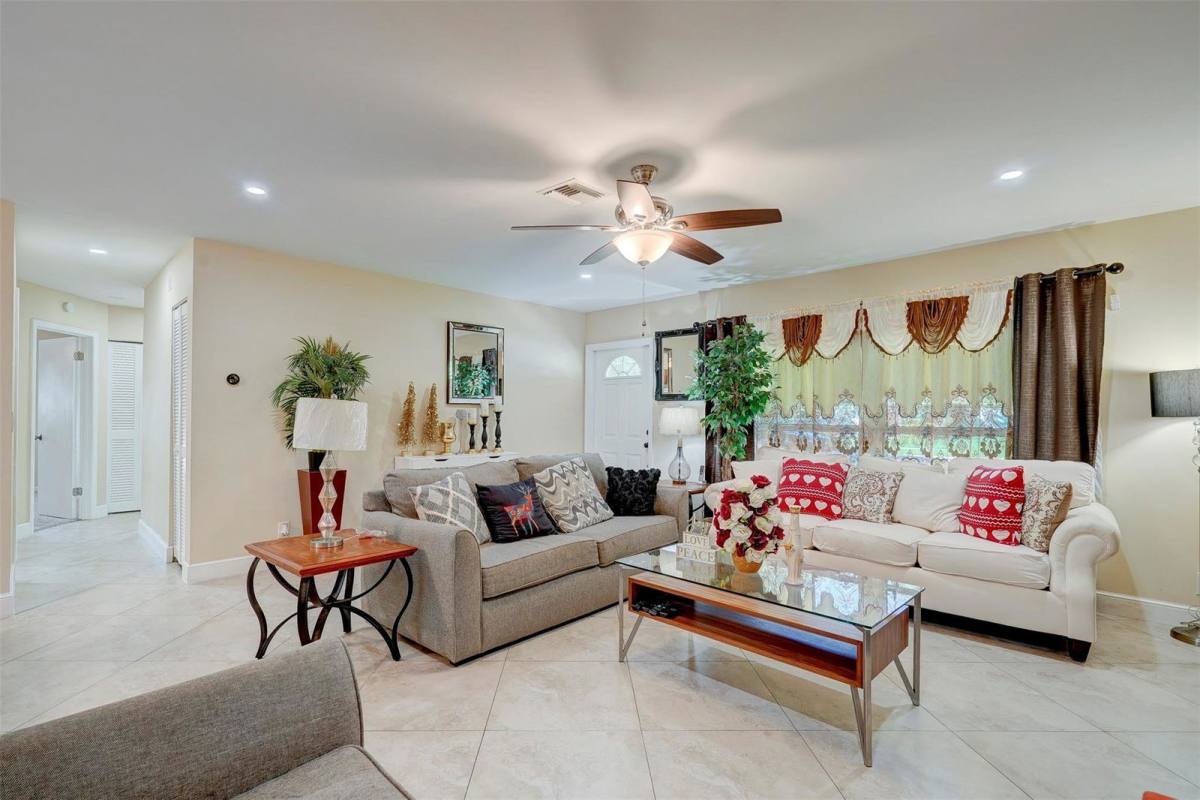 House for rent at 1386 Fulmar Dr, Delray Beach, FL 33444