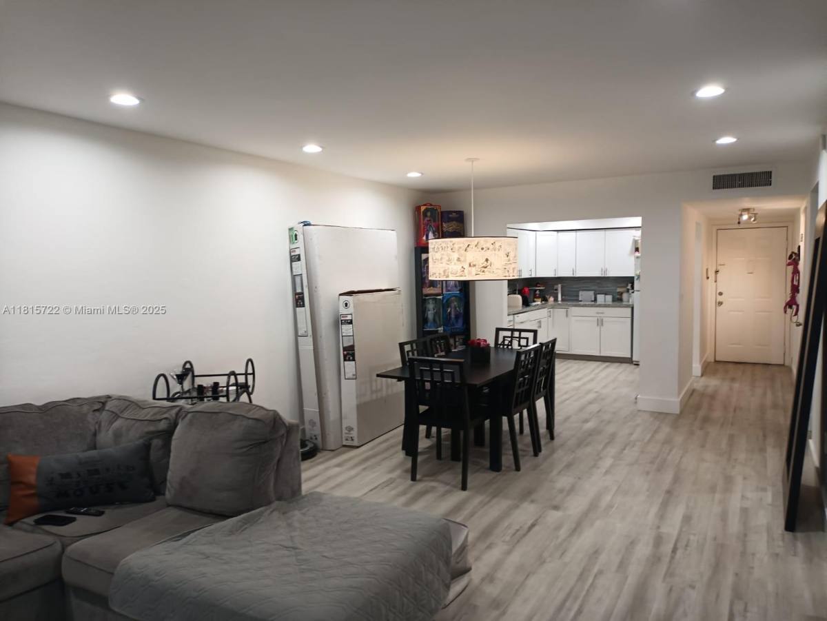 Apartment for rent at 2005 Sans Souci Blvd #202, Miami, FL 33181