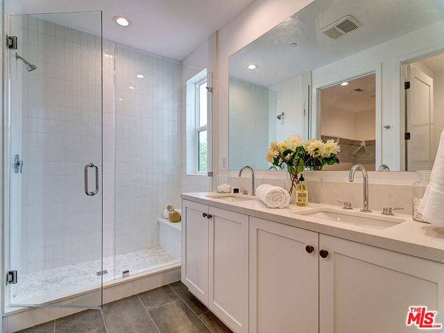 Townhouse for rent at 1278 Meadowbrook Ave, Los Angeles, CA 90019